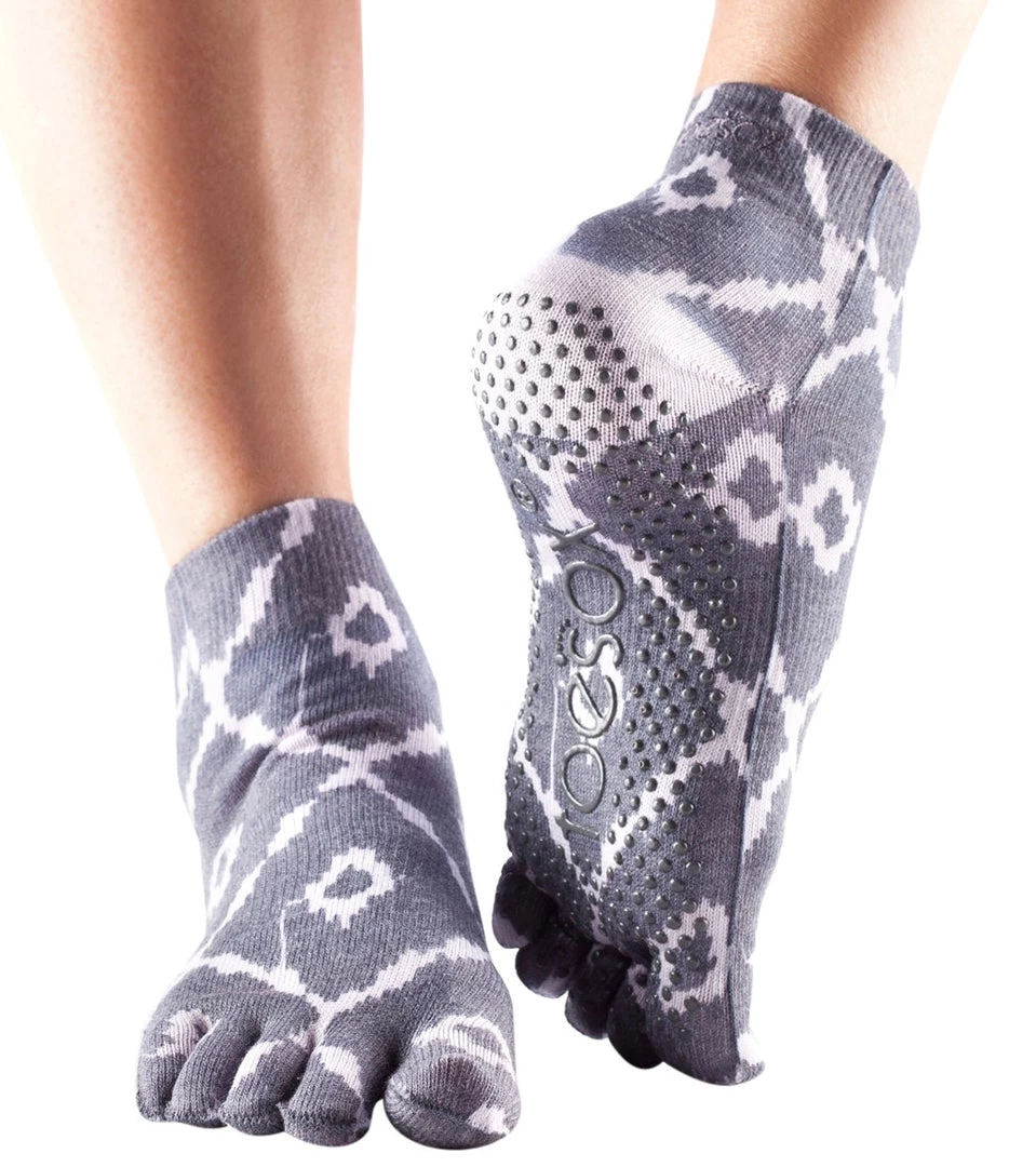 CLOTHING Toesox Ankle Length Full-Toe Yoga Grip Socks Haze 3 CLOTHING Toesox Ankle Length Full-Toe Yoga Grip Socks Haze