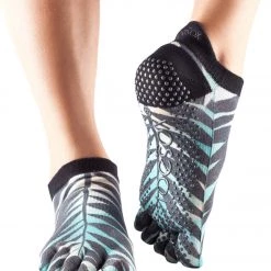 CLOTHING Toesox Low Rise Full-Toe Yoga Grip Socks Tropic