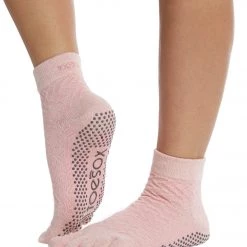 Toesox Ankle Length Full-Toe Yoga Grip Socks Chill