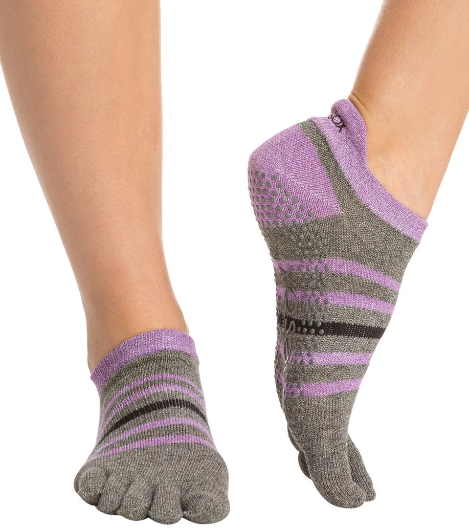 CLOTHING Toesox Low Rise Full-Toe Yoga Grip Socks Aire 5 CLOTHING Toesox Low Rise Full-Toe Yoga Grip Socks Aire
