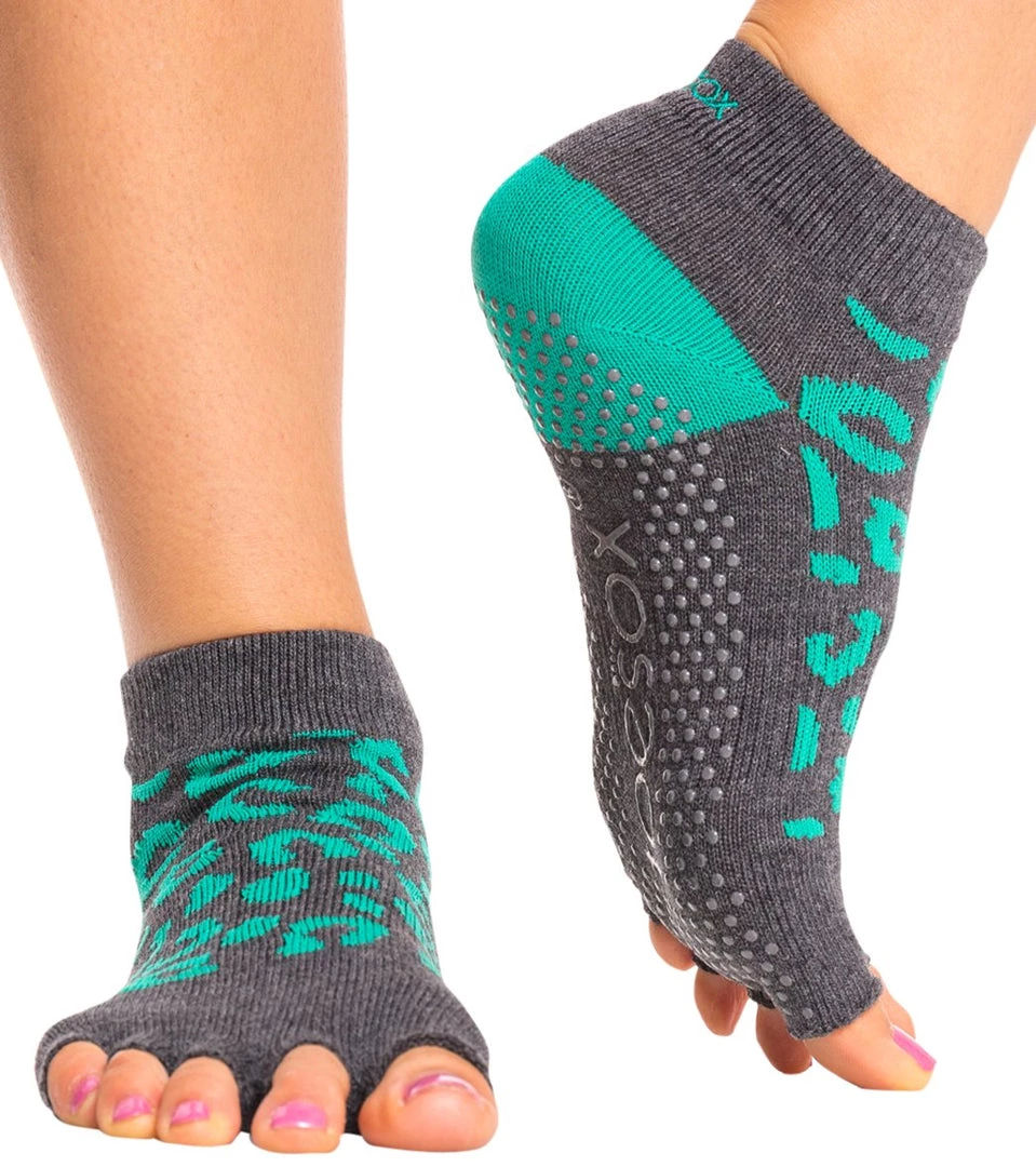 CLOTHING Toesox Ankle Length Half-Toe Yoga Grip Socks Wild Love Emerald 3 CLOTHING Toesox Ankle Length Half-Toe Yoga Grip Socks Wild Love Emerald