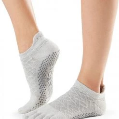 CLOTHING Toesox Low Rise Full-Toe Yoga Grip Socks Powder