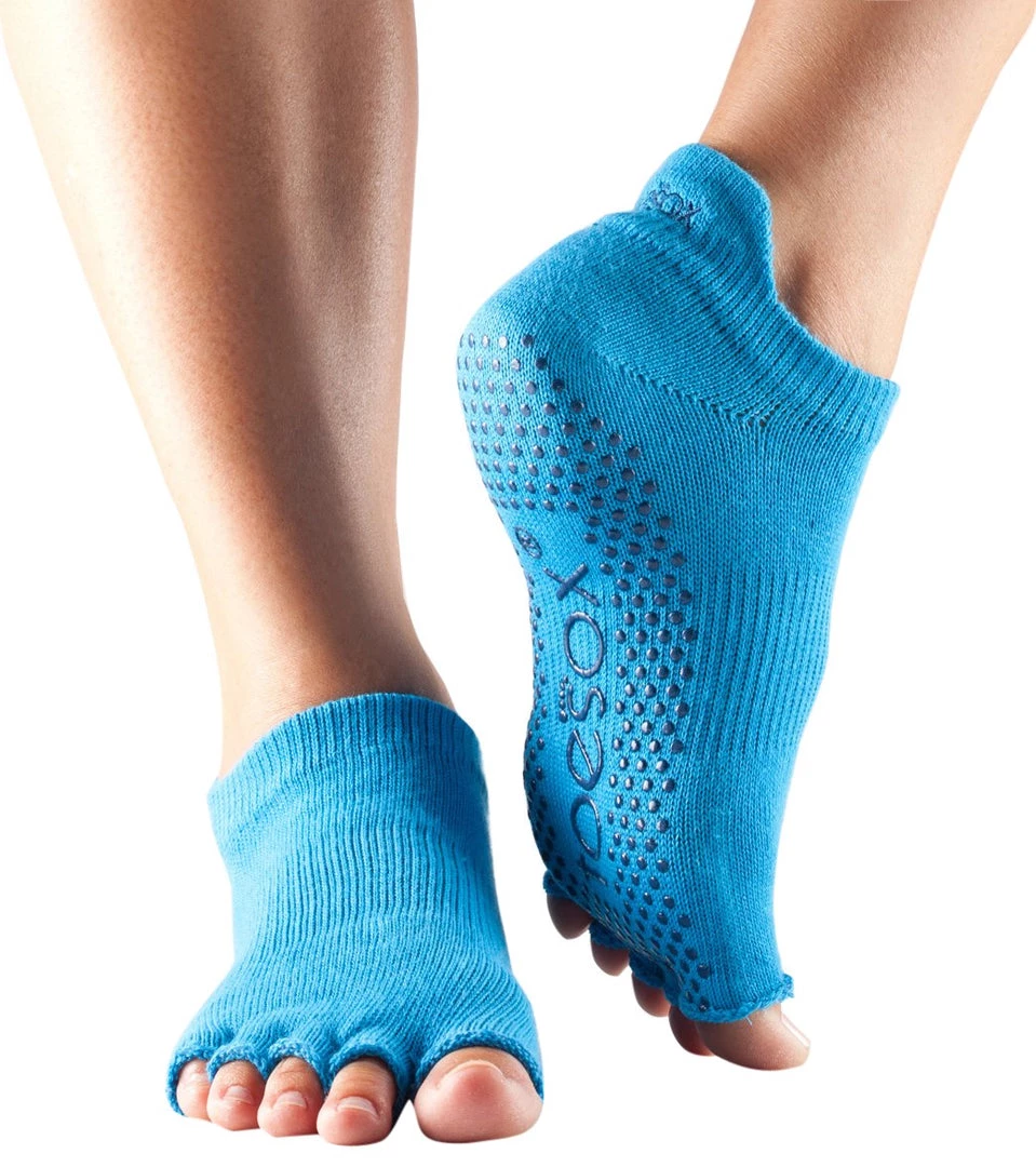 CLOTHING Toesox Low Rise Half-Toe Yoga Grip Socks Skydiver 3 CLOTHING Toesox Low Rise Half-Toe Yoga Grip Socks Skydiver