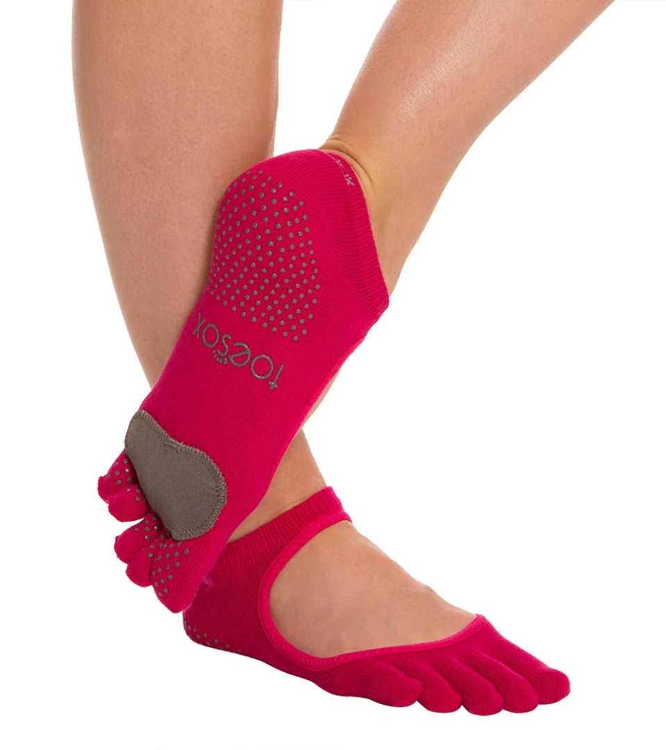 ACCESSORIES Toesox Plie Full-Toe Yoga & Grip Socks Fuchsia 4 ACCESSORIES Toesox Plie Full-Toe Yoga & Grip Socks Fuchsia