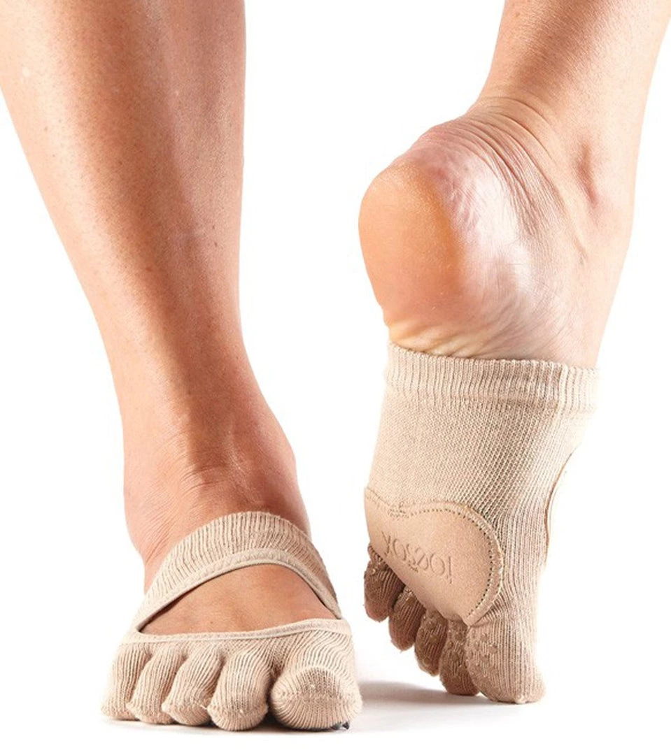 Toesox Releve Full-Toe Yoga Grip Socks Nude 3 Toesox Releve Full-Toe Yoga Grip Socks Nude