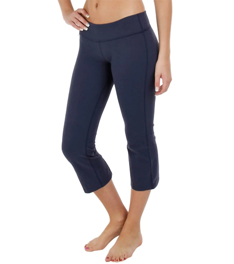 CLOTHING Beyond Yoga Women's Low Rise Capri True Navy 4 CLOTHING Beyond Yoga Women's Low Rise Capri True Navy