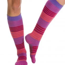 CLOTHING Toesox Knee High Scrunch Full-Toe Yoga Grip Socks Hula Hoop