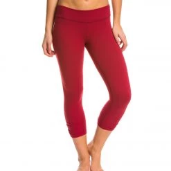 CLOTHING Beyond Yoga Back Gathered Yoga Capris Garnet Red