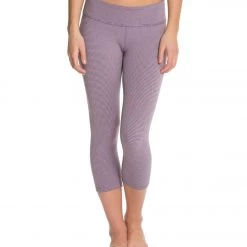 CLOTHING Beyond Yoga Chic Physique Capri Legging