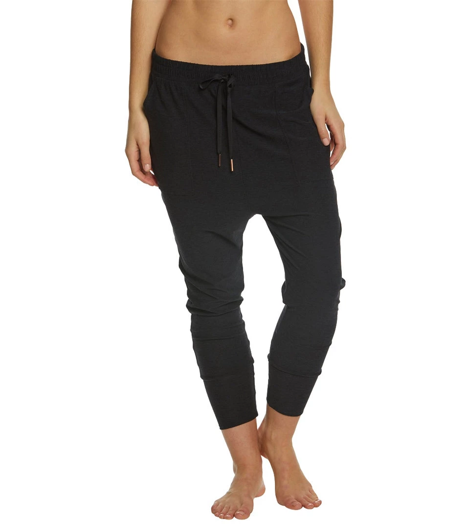 Beyond Yoga Weekend Traveler Midi Sweatpants 3 Beyond Yoga Weekend Traveler Midi Sweatpants