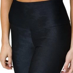 CLOTHING Onzie Camo Jacquard 7/8 Yoga Leggings Black Camo 11 CLOTHING Onzie Camo Jacquard 7/8 Yoga Leggings Black Camo