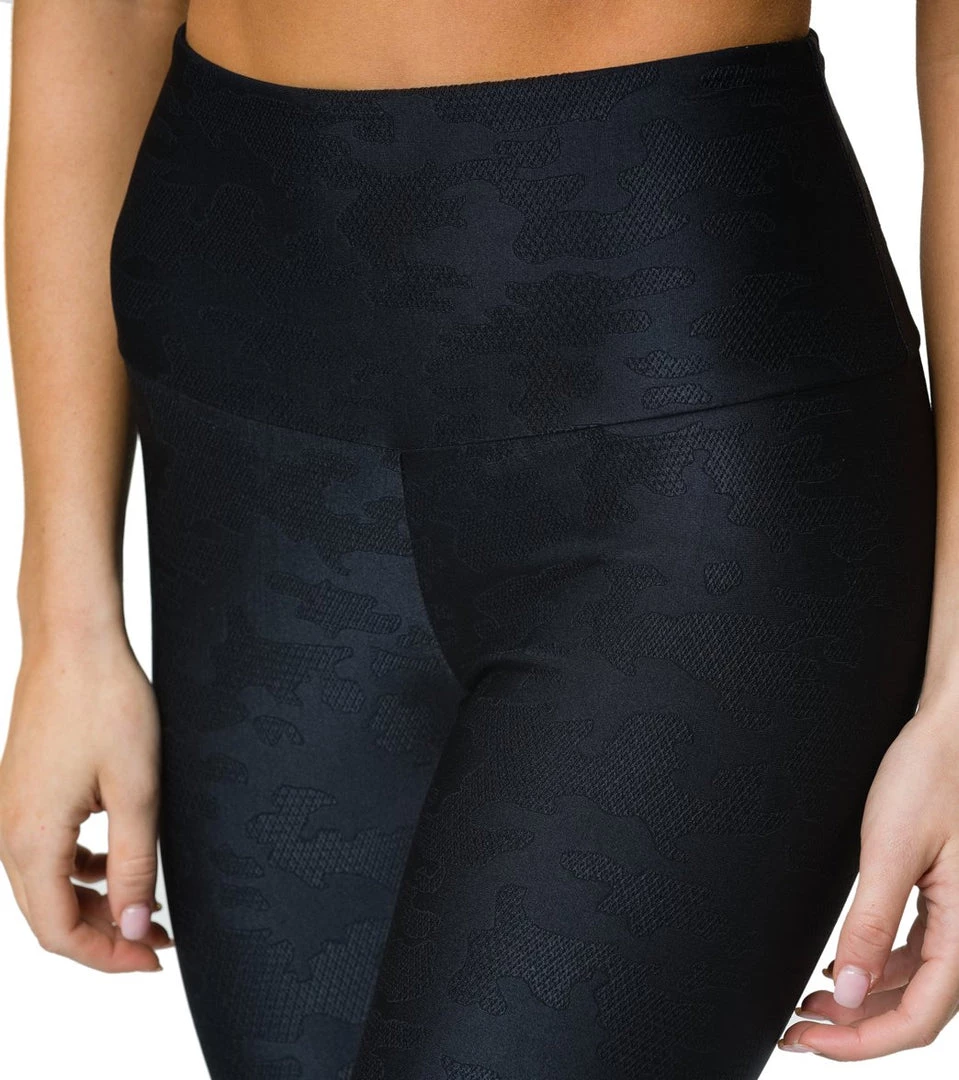 CLOTHING Onzie Camo Jacquard 7/8 Yoga Leggings Black Camo 6 CLOTHING Onzie Camo Jacquard 7/8 Yoga Leggings Black Camo