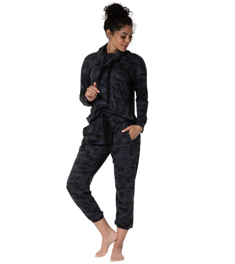 Onzie Divine After Yoga Hoodie Black/Gray Camo 6 Onzie Divine After Yoga Hoodie Black/Gray Camo