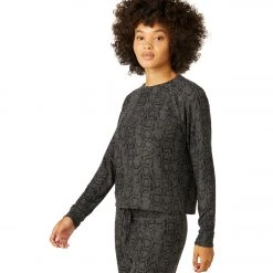 CLOTHING Beyond Yoga Hacci Favorite Raglan Crew Yoga Pullover Charcoal Cobra
