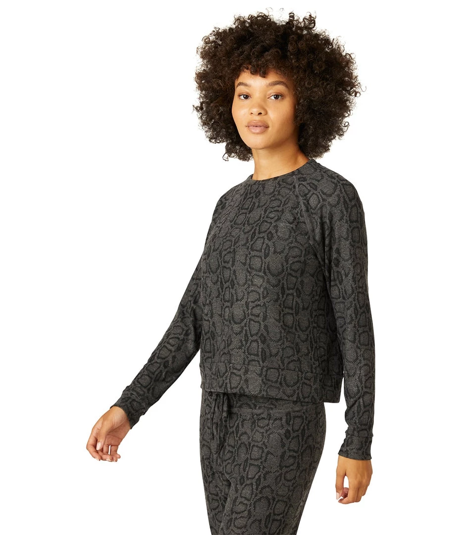 CLOTHING Beyond Yoga Hacci Favorite Raglan Crew Yoga Pullover Charcoal Cobra 4 CLOTHING Beyond Yoga Hacci Favorite Raglan Crew Yoga Pullover Charcoal Cobra