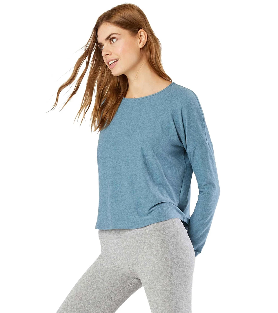 CLOTHING Beyond Yoga Featherweight Morning Light Cropped Pullover Stormy Blue-Blue Cloud 4 CLOTHING Beyond Yoga Featherweight Morning Light Cropped Pullover Stormy Blue-Blue Cloud