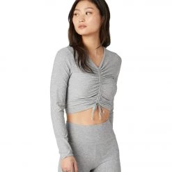 Beyond Yoga Featherweight Scrunch It Up Cropped Pullover Silver Mist