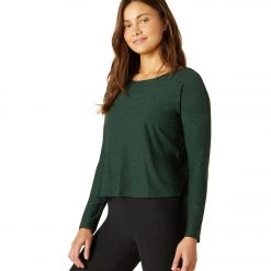 CLOTHING Beyond Yoga Featherweight Morning Light Cropped Pullover Forest Green - Pine
