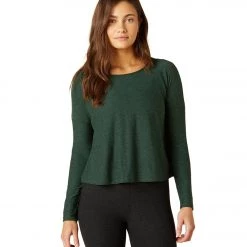 CLOTHING Beyond Yoga Featherweight Morning Light Cropped Pullover Forest Green - Pine