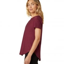 NEW ARRIVALS Beyond Yoga Featherweight Spacedye On The Down Low Yoga Tee Garnet Red Heather