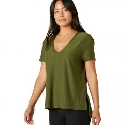 NEW ARRIVALS Beyond Yoga Split Up Long Tee Deep Olive Heather