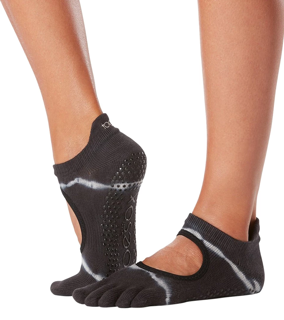 Toesox Bellarina Full-Toe Yoga Grip Socks Horizon 5 Toesox Bellarina Full-Toe Yoga Grip Socks Horizon