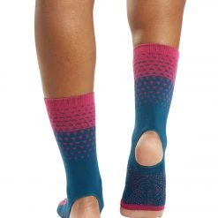 Gaiam Grippy Yoga Ankle Socks Wild Berry