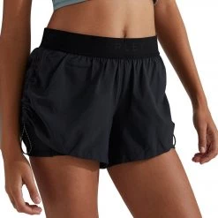 NEW ARRIVALS Varley Leo Short