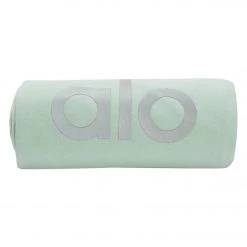 Alo Yoga Grounded No-Slip Mat Towel Honeydew NEW ARRIVALS